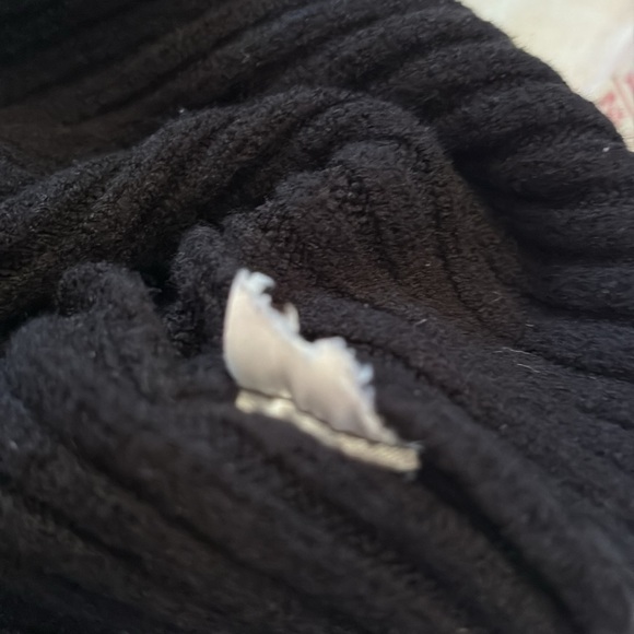 Zara cropped black turtleneck ribbed sweater
Sz S - Picture 8 of 8
